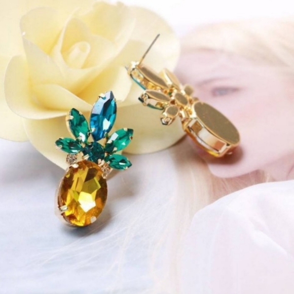 Jeweled pineapple stud earrings 🍍sparkly yellow cubic zirconia Party - Picture 4 of 5